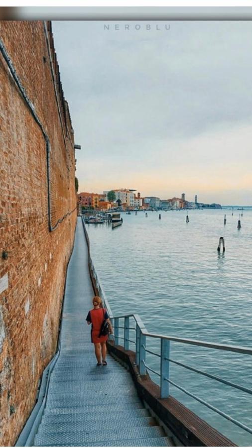 In A Lovely Garden Biennale Flat Veneza Exterior foto