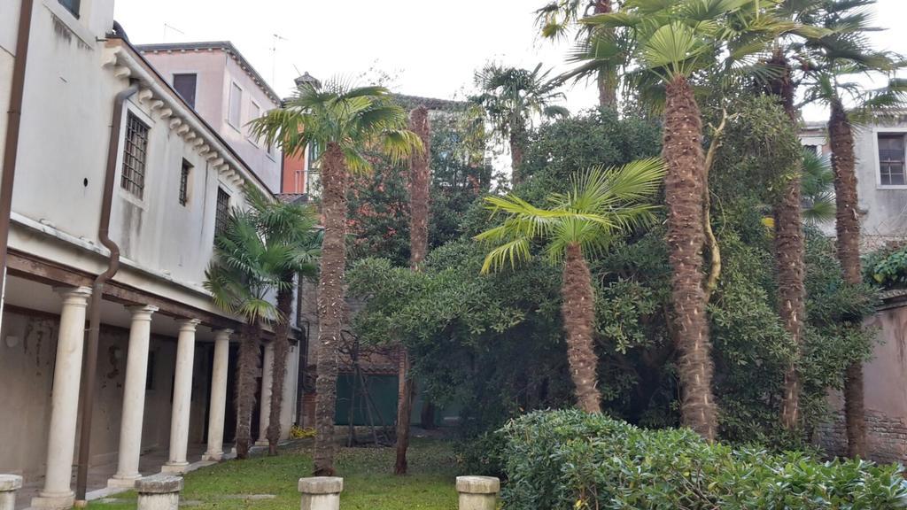 In A Lovely Garden Biennale Flat Veneza Exterior foto